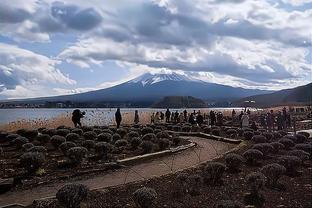 今日训练大家都回来了，珍惜小老头在这块场地施展魔法的时光❤️